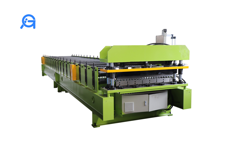 Corrugated roll forming machine