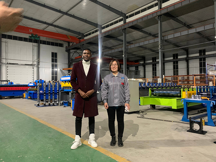 Customer come to vist our factory