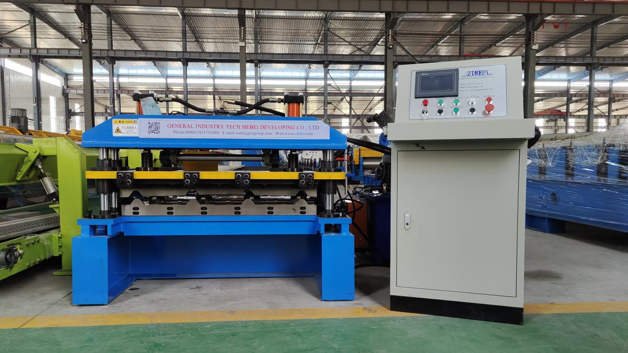 Trapezoidal roll forming machine