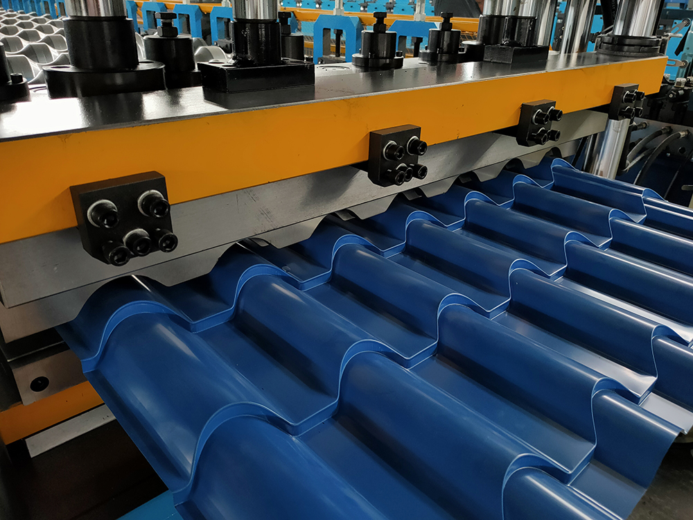 Glazed tile roll forming machine.png